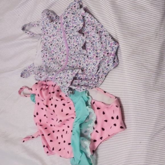 Bathing suits - Picture 5 of 5